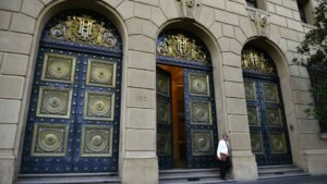Gobierno anuncia un ajuste fiscal de mil 900 millones de dólares para el último año de gobierno